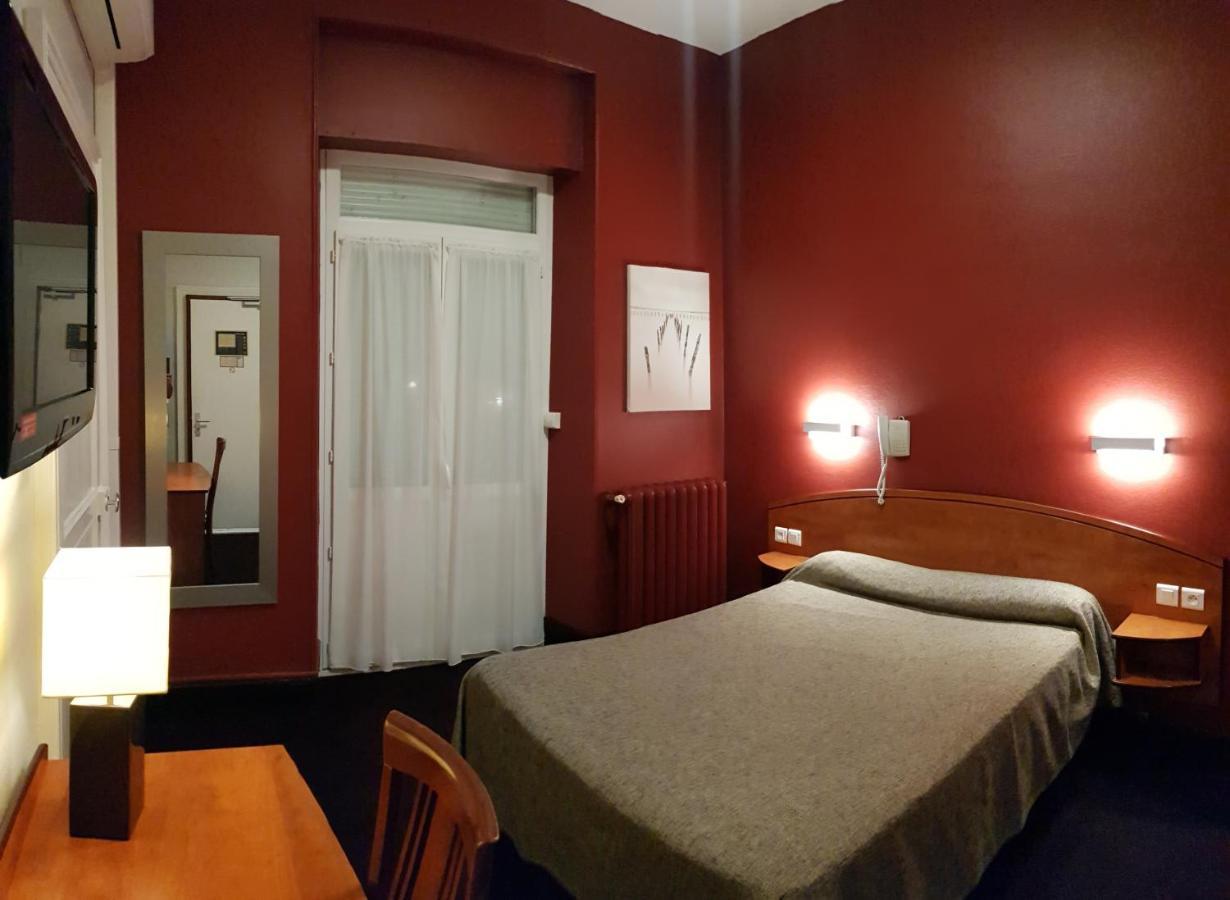 Hotel De La Paix Oloron-Sainte-Marie Esterno foto