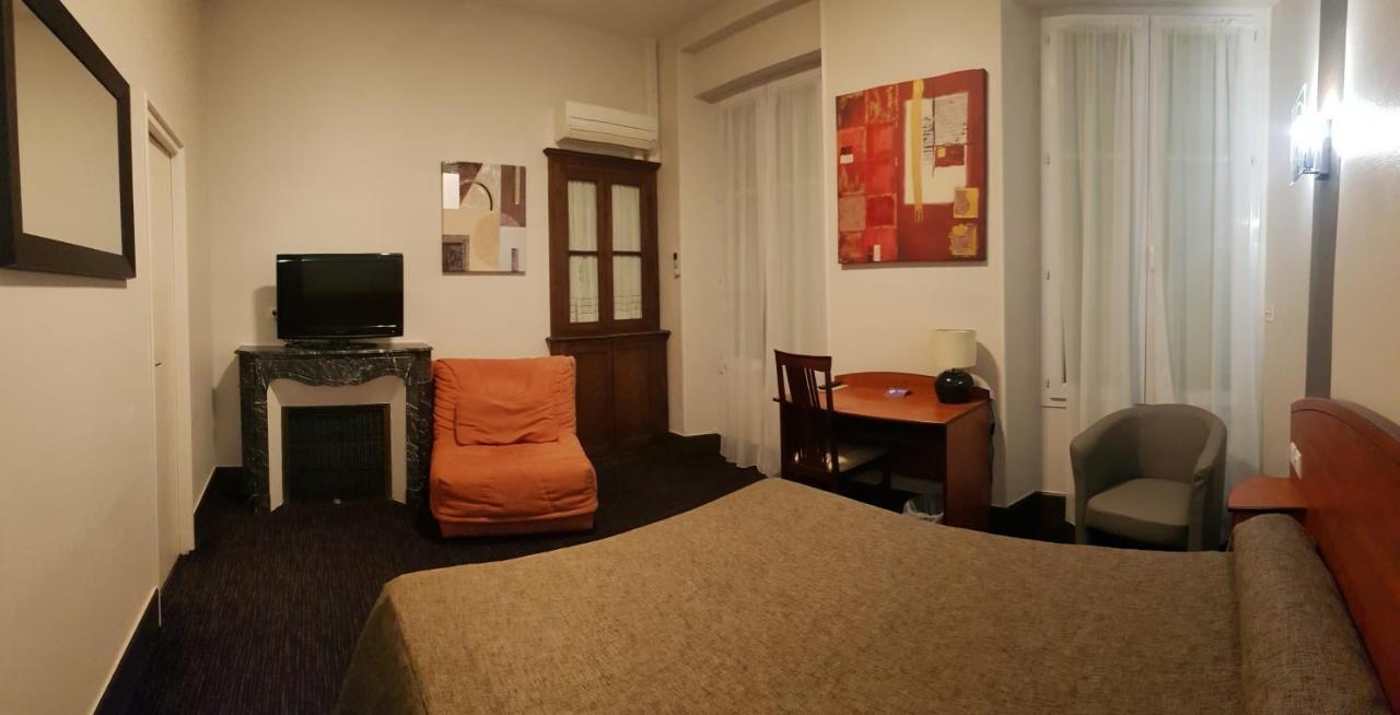 Hotel De La Paix Oloron-Sainte-Marie Esterno foto