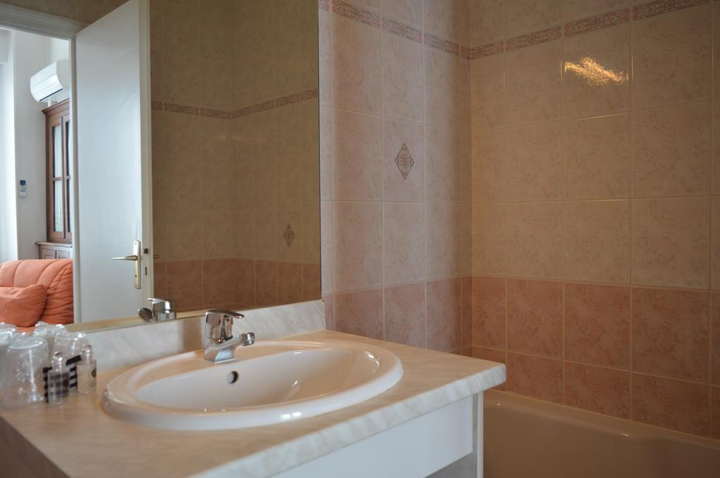 Hotel De La Paix Oloron-Sainte-Marie Esterno foto