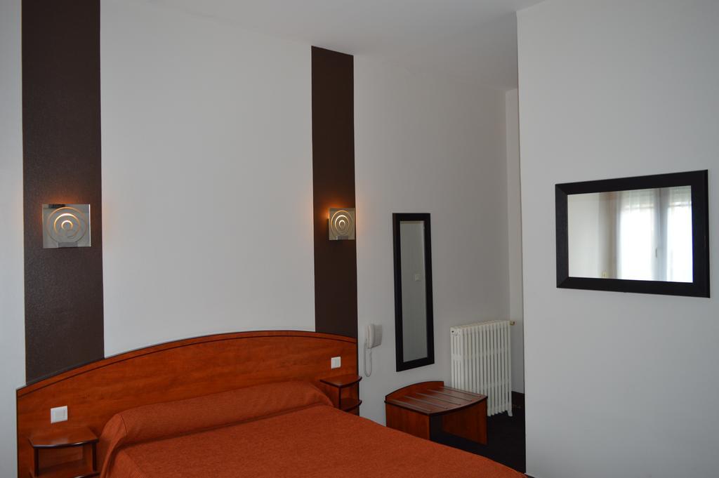 Hotel De La Paix Oloron-Sainte-Marie Esterno foto