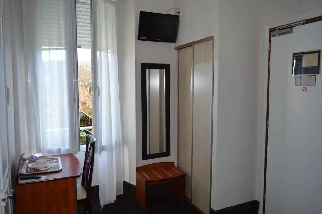 Hotel De La Paix Oloron-Sainte-Marie Esterno foto